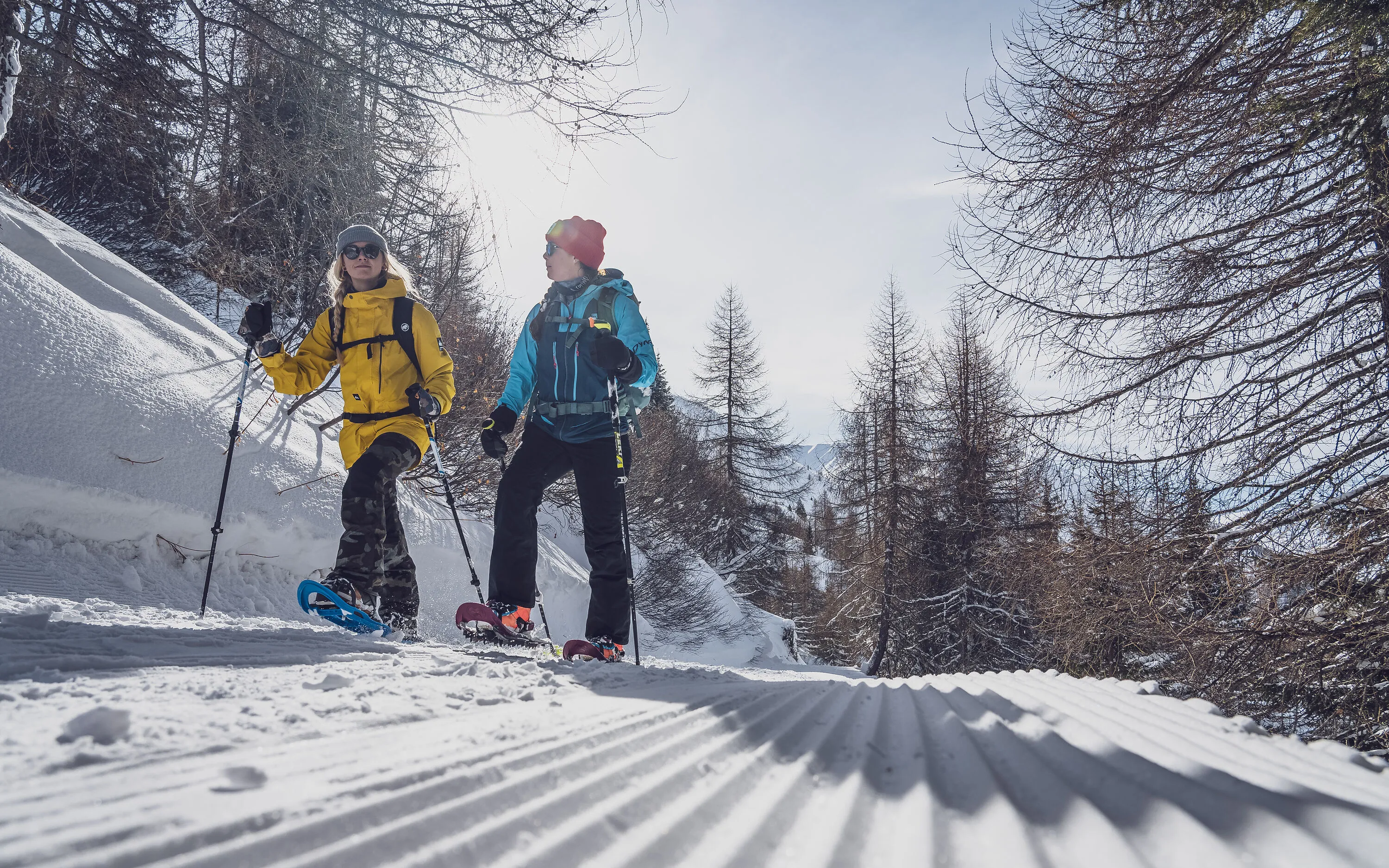 Schneeschuhwandern in verschneiter Davoser Landschaft